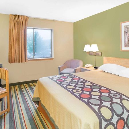 Super 8 By Wyndham East Moline Hotell Exteriör bild